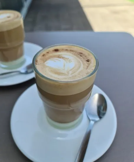 Leche y leche, el café canario con leche condensada