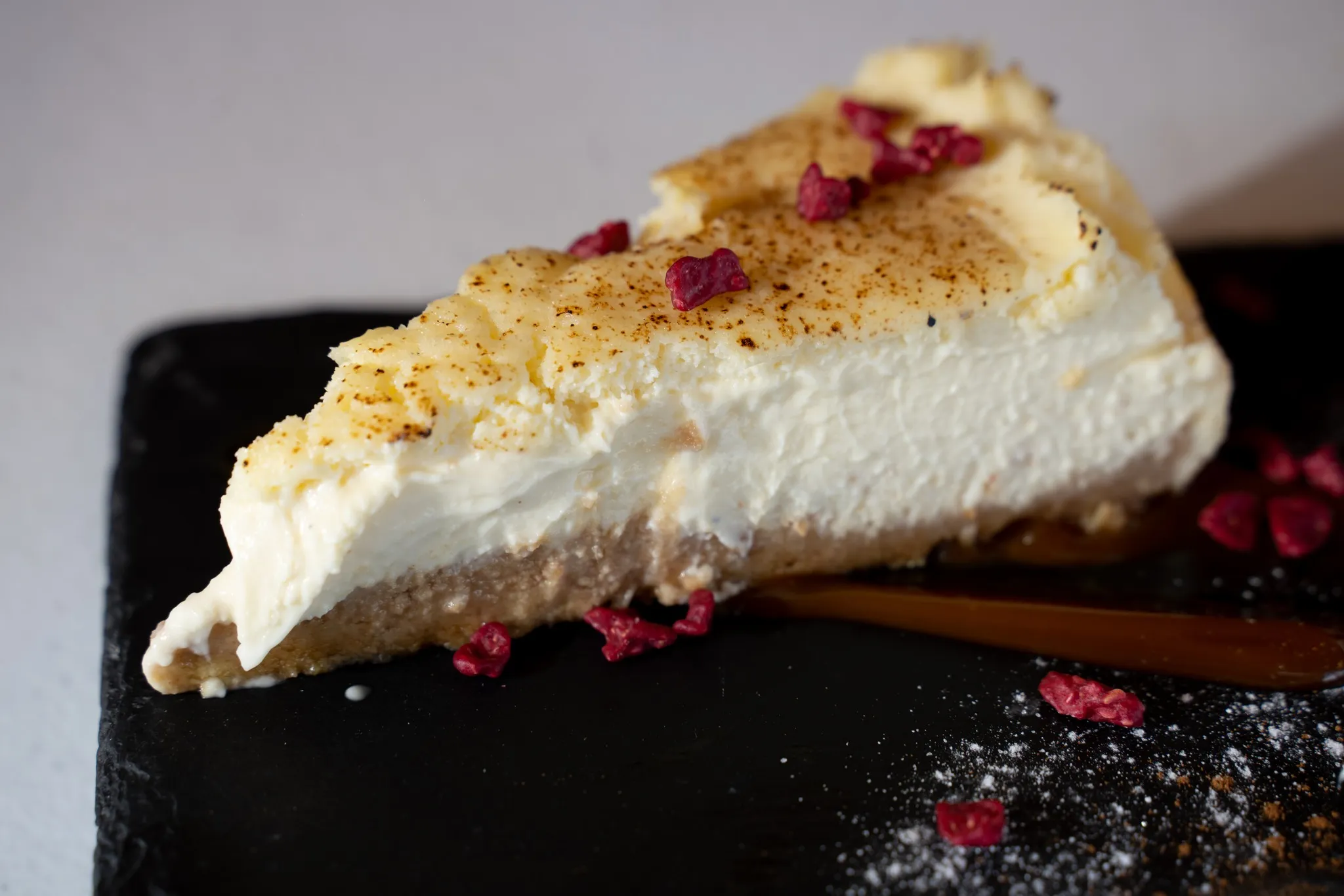 Tarta de queso casera con mermelada